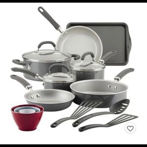 Rachel Ray Cookware 18 Piece Set  New in The Box